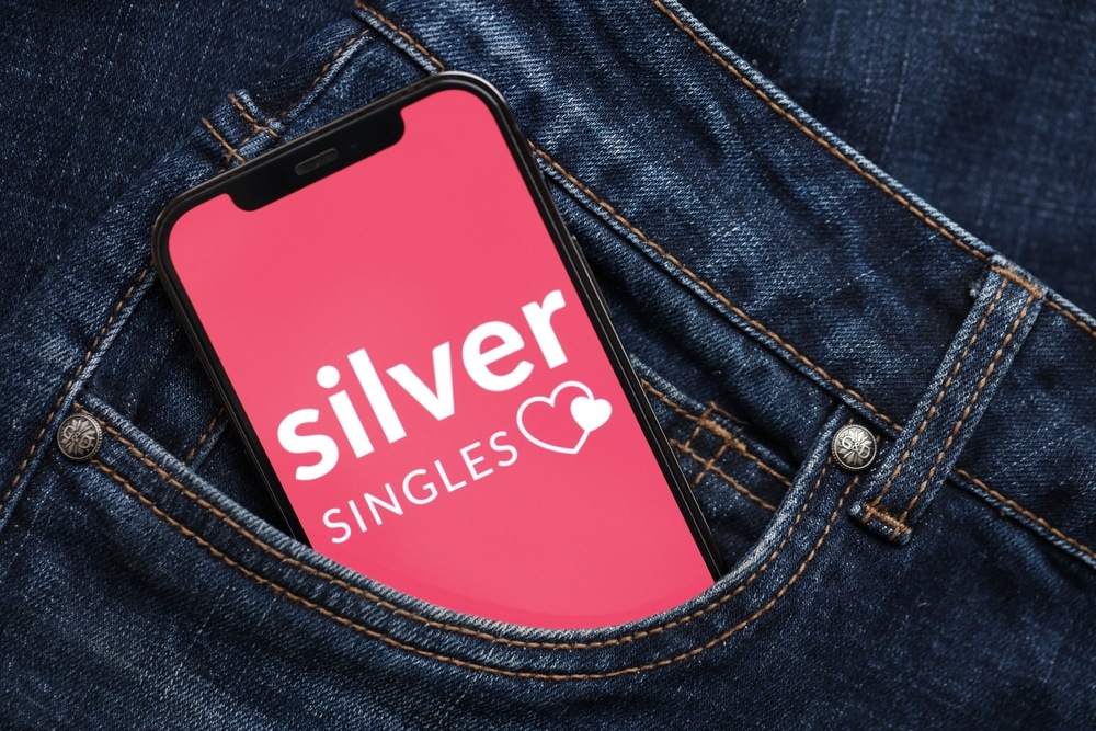 Essential Dating App Features for Singles Over 50